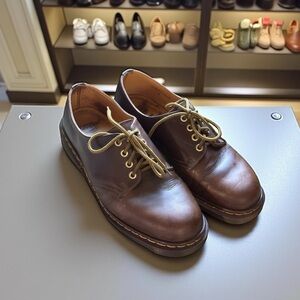 Dr Martens Oxford Style LaceUp Shoes Distressed Brown England Timeless
W-10- M-9